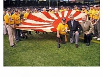 썸네일-미국 경기장에서 펼쳐진 대형 욱일기-이미지