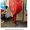 썸네일-지하철에 이상한 놈이 타있다.jpg-이미지