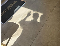 썸네일-커피 사러 갔다가 화들짝 놀라버린 디씨인.jpg-이미지