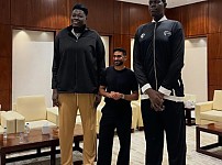 썸네일-나이지리아 최장신 & 가나 최장신 투샷.jpg-이미지