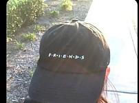 썸네일-외국에서 함부로 굿즈 입고 다니면 안 되는 이유.jpg-이미지